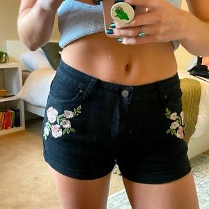 Encore size 2 women’s black denim shorts with floral embroidery